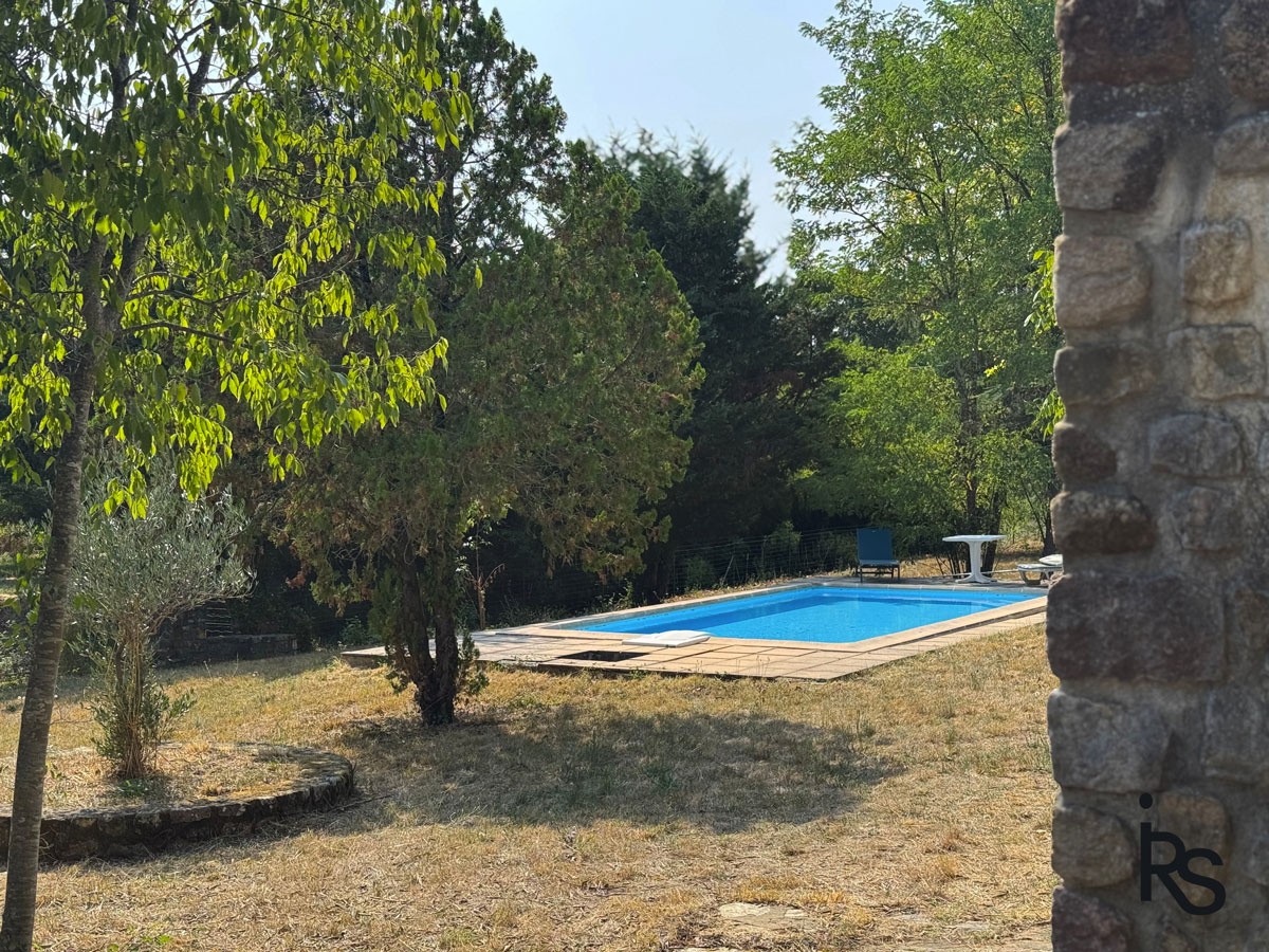 Au milieu d’un terrain arboré de 4350 m2, une maison de 107 m2 habitables — photo 5