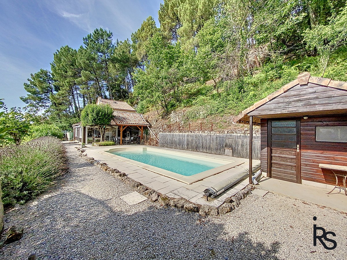 A 5 minutes d’un village avec tous les commerces, une maison de 106 m2 avec piscine et 965 m2 de terrain. — photo 8