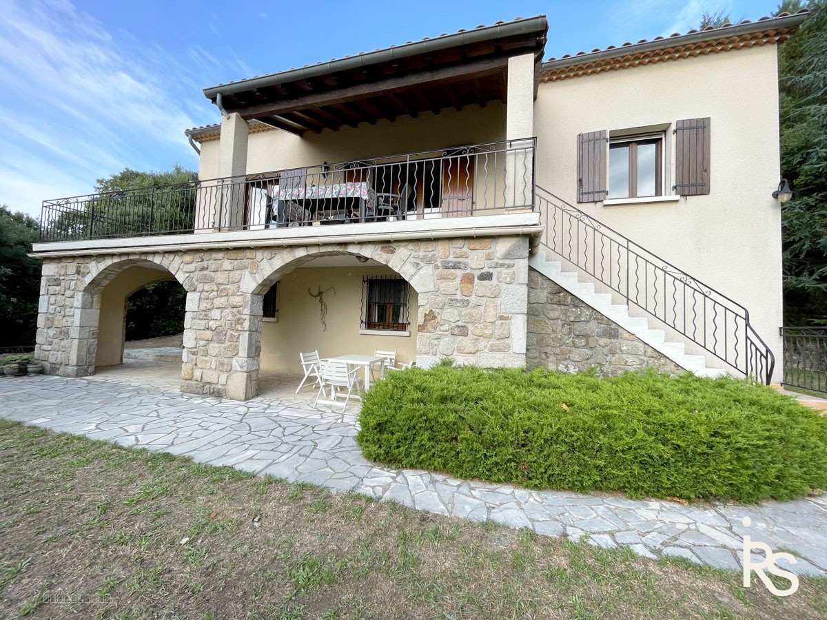Une villa traditionnelle de 172 m2 avec une très jolie vue et 5612 m2 de terrain avec un jardin paysagé et un — photo 2