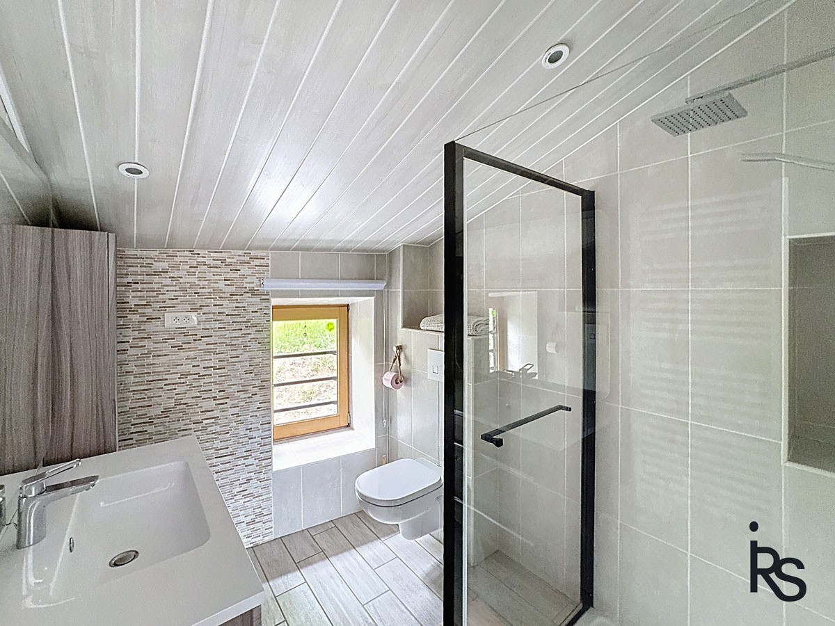 Sur les rives de la Rivière La Beaume, une propriété composée d'une habitation principale et de 8 gîtes — photo 20