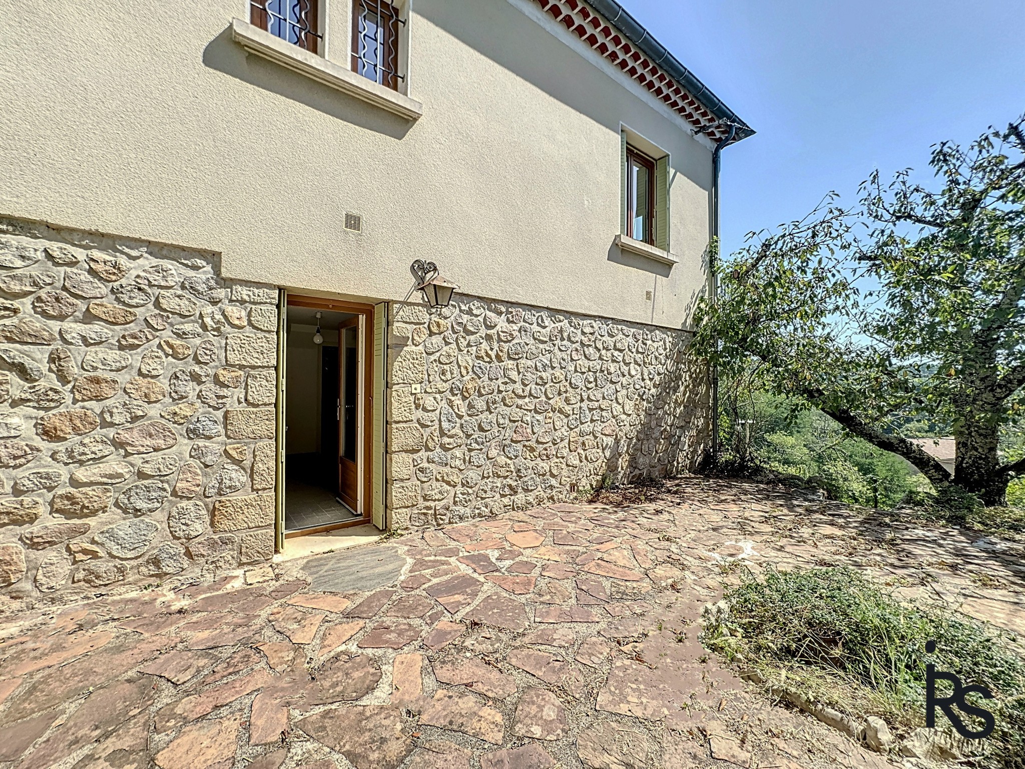 Villa de 1966 avec un terrain constructible de 1883 m2 et une vue dégagée. — photo 4