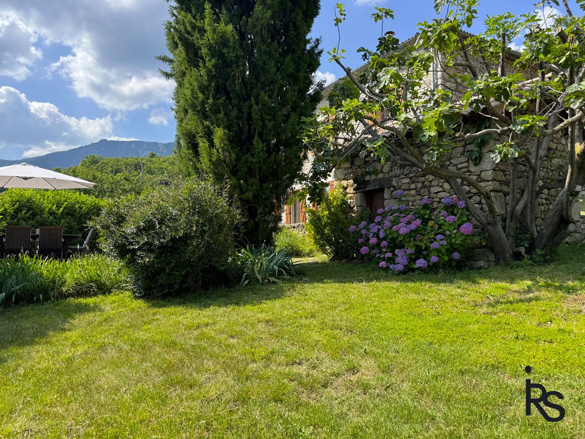 Maison de charme rénovée de 148 m2 habitables avec une vue splendide, un jardin paysagé et arboré de 2965 m2 — photo 4