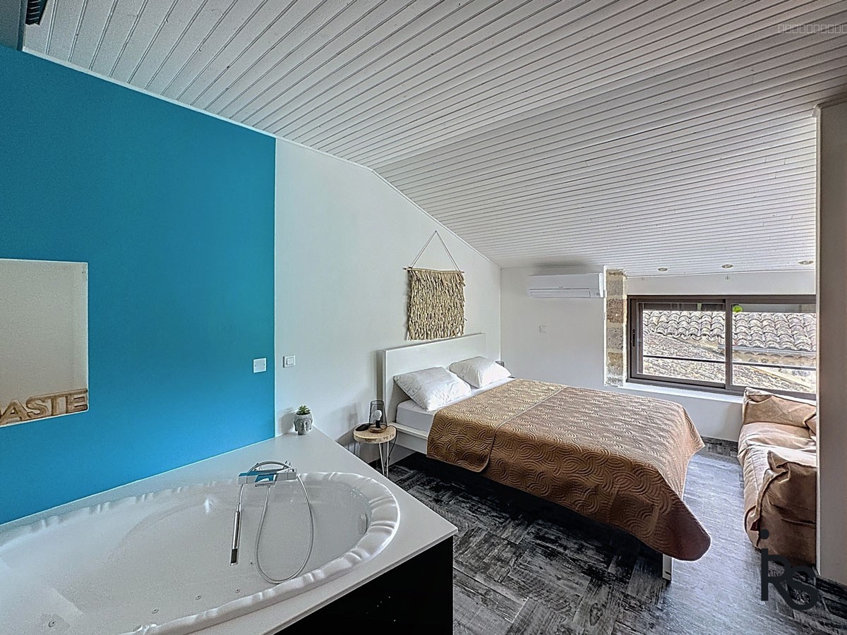 Sur les rives de la Rivière La Beaume, une propriété composée d'une habitation principale et de 8 gîtes — photo 17