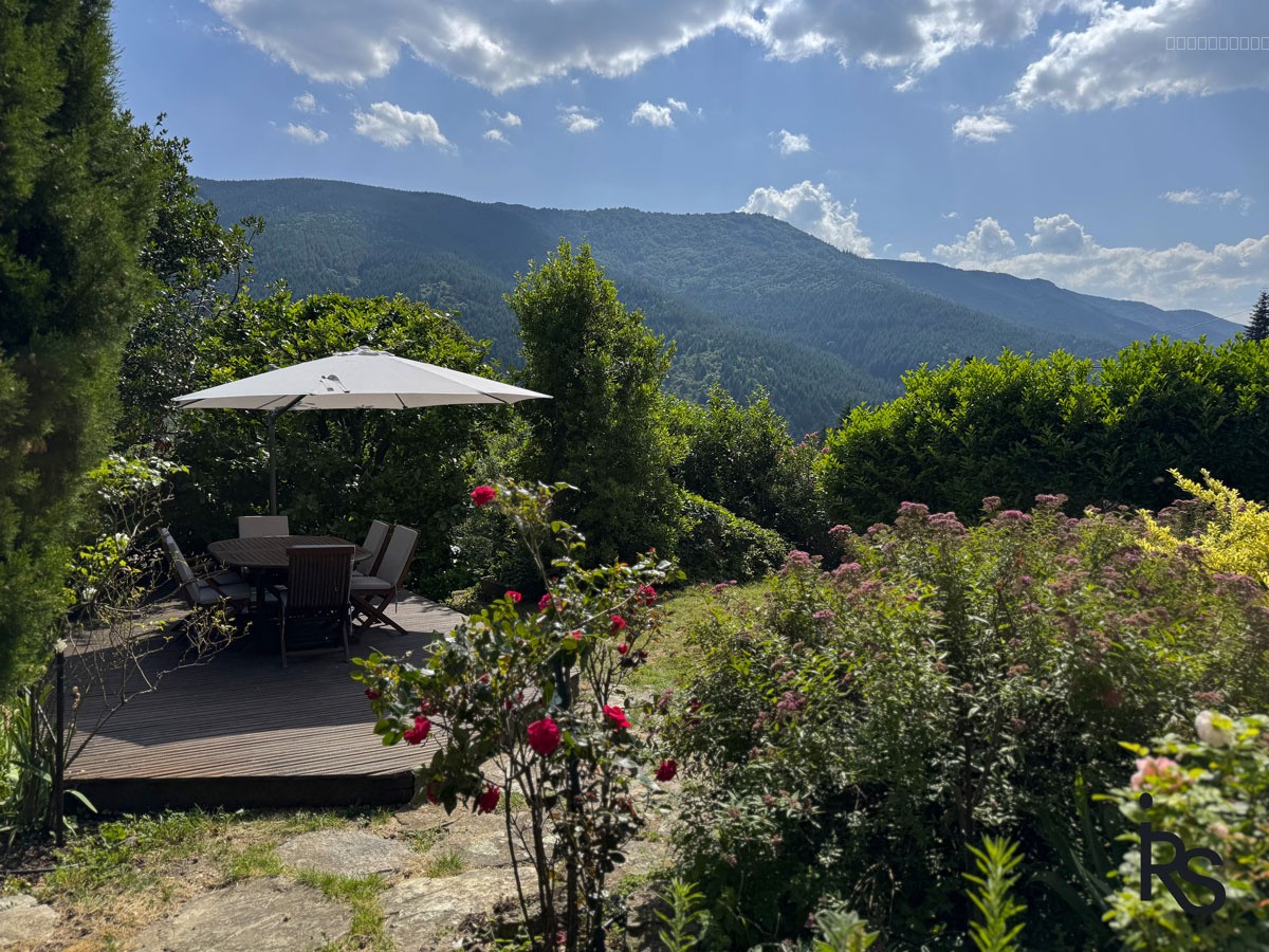 Maison de charme rénovée de 148 m2 habitables avec une vue splendide, un jardin paysagé et arboré de 2965 m2 — photo 5