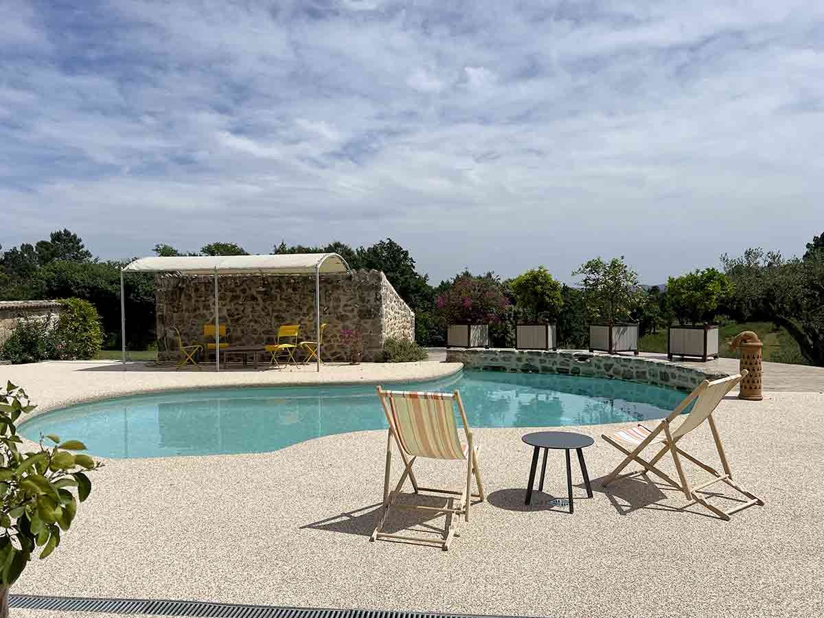 Un exceptionnel mas rénové de 196 m2 avec 1,6 ha de terrain et une piscine avec pool house. — photo 8