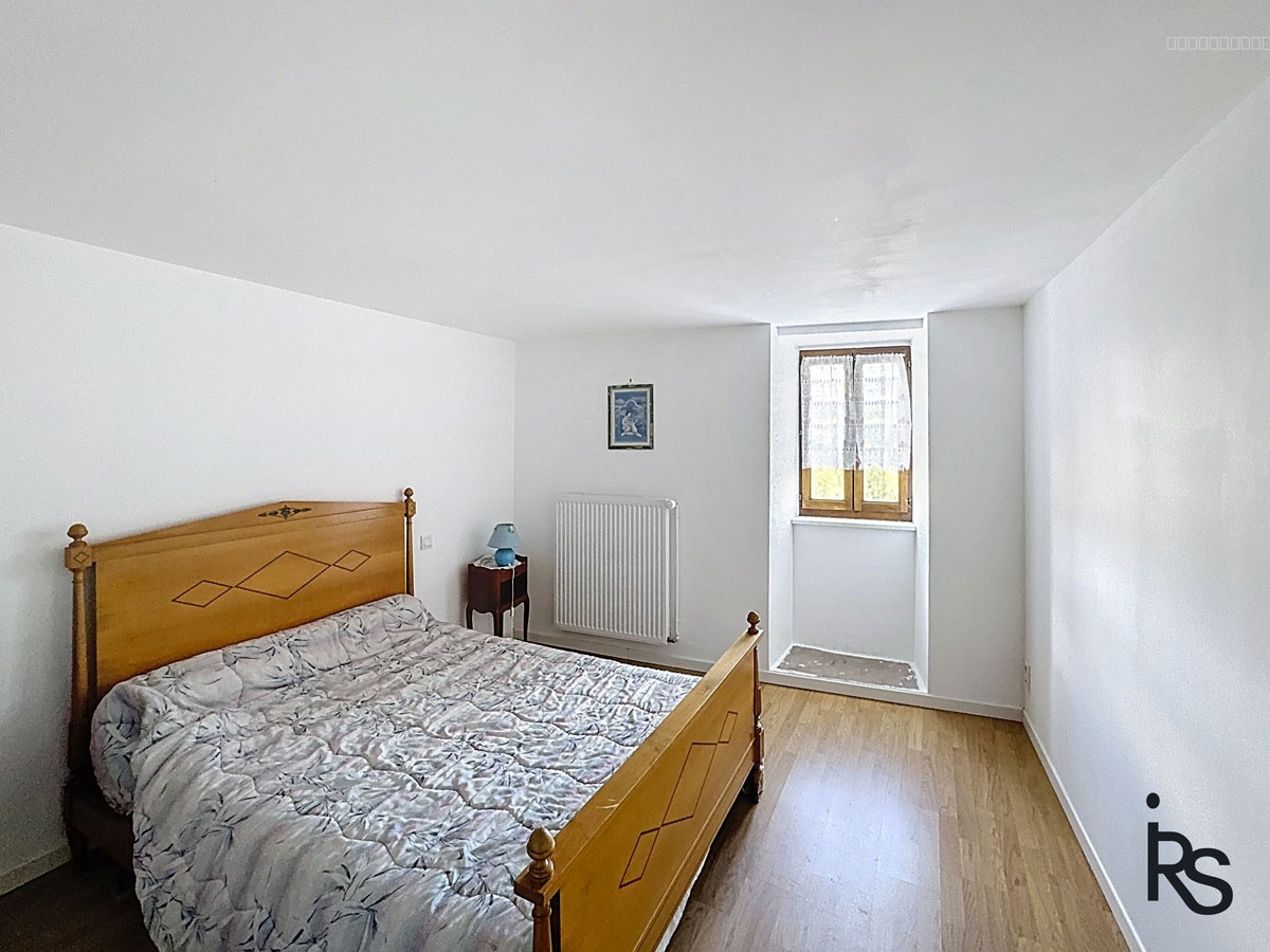 Une maison de caractère de 187 m2 habitables avec 230 m2 de dépendances aménageables, une cour et un jardin. — photo 13