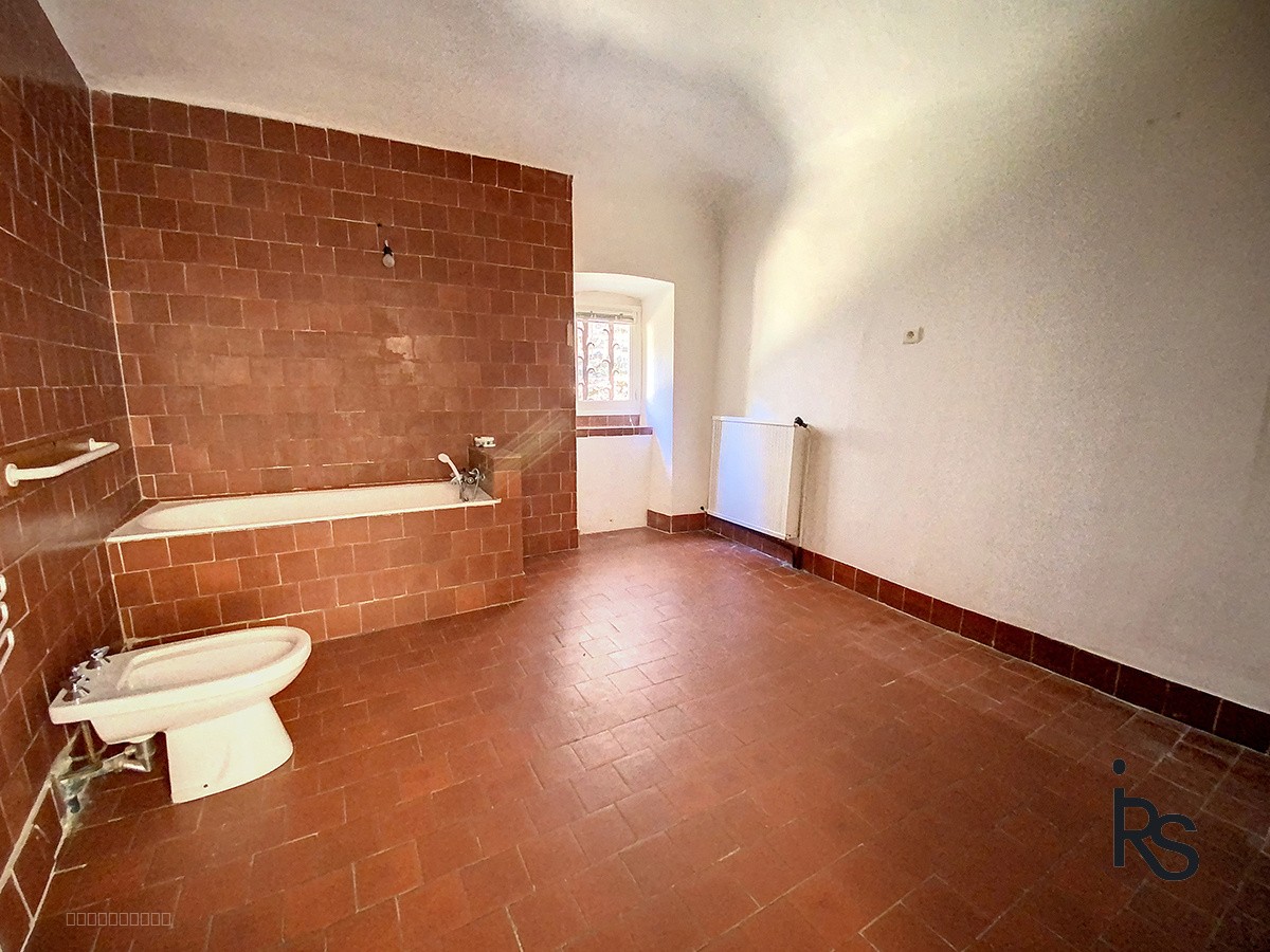 Une maison de caractère de 101 m2 habitables dans un petit hameau avec 876 m2 de jardin en terrasses — photo 12