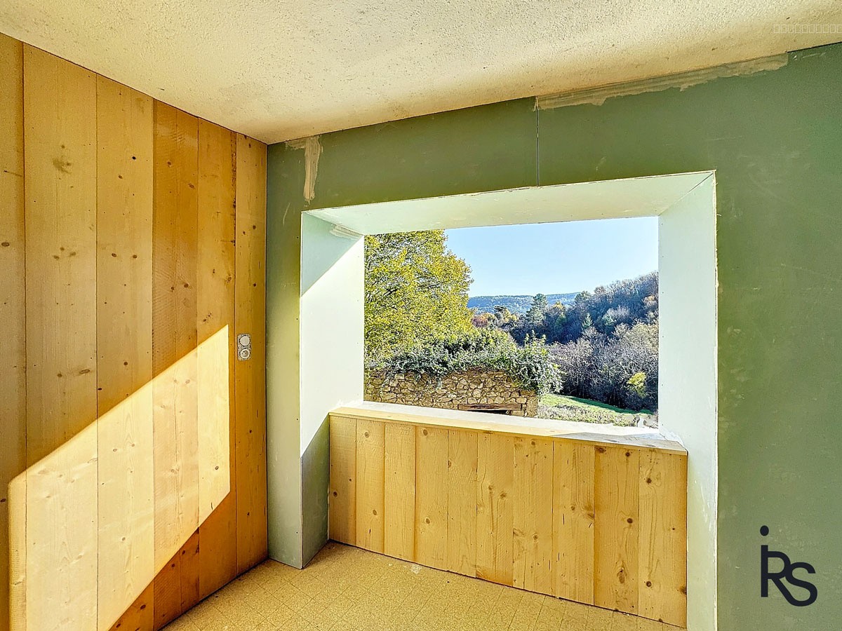 Une maison de hameau en pierre de 124 m2 habitables, à finir de rénover avec 2652 m2 de terrain. — photo 9