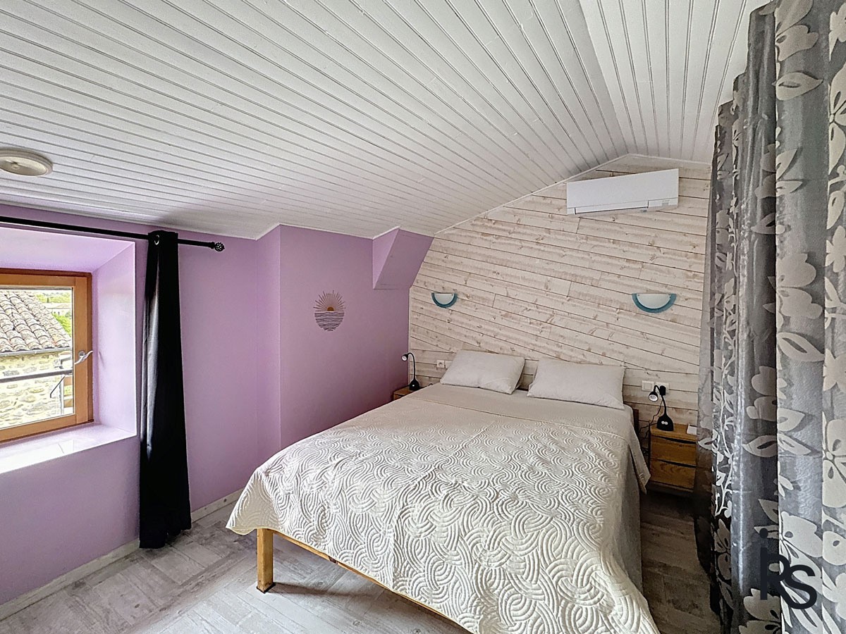 Sur les rives de la Rivière La Beaume, une propriété composée d'une habitation principale et de 8 gîtes — photo 16