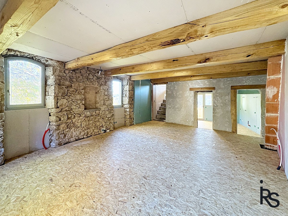 Une maison de hameau en pierre de 124 m2 habitables, à finir de rénover avec 2652 m2 de terrain. — photo 5