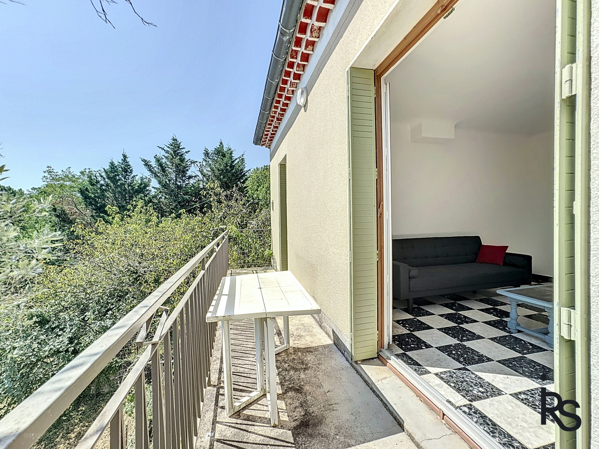 Villa de 1966 avec un terrain constructible de 1883 m2 et une vue dégagée. — photo 6