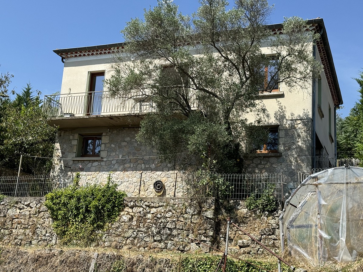 Villa de 1966 avec un terrain constructible de 1883 m2 et une vue dégagée. — photo 3