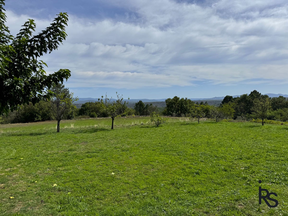 Avec une vue panoramique, une maison en pierre de 190 m2 habitables et un terrain de 2833 m2 — photo 10