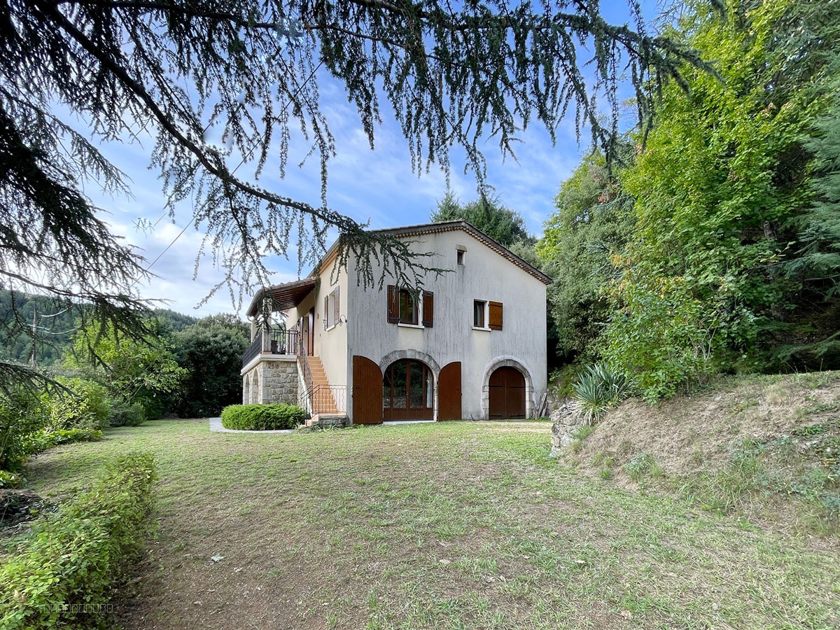 Une villa traditionnelle de 172 m2 avec une très jolie vue et 5612 m2 de terrain avec un jardin paysagé et un — photo 12