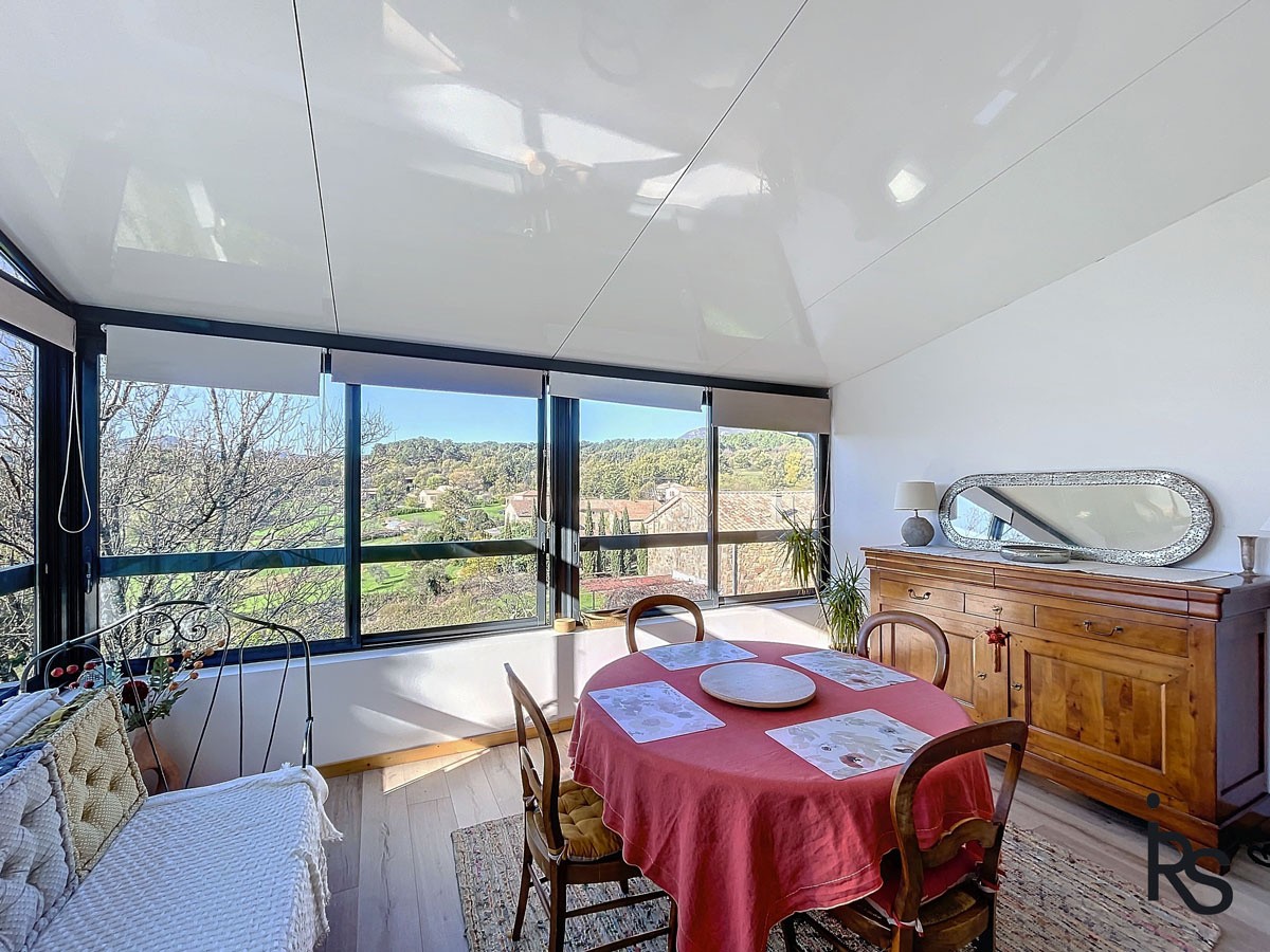 Une maison du 19ème siècle et rénovée récemment, de 100 m2 avec un jardin de 1350 m2 et une vue magnifique. — photo 7