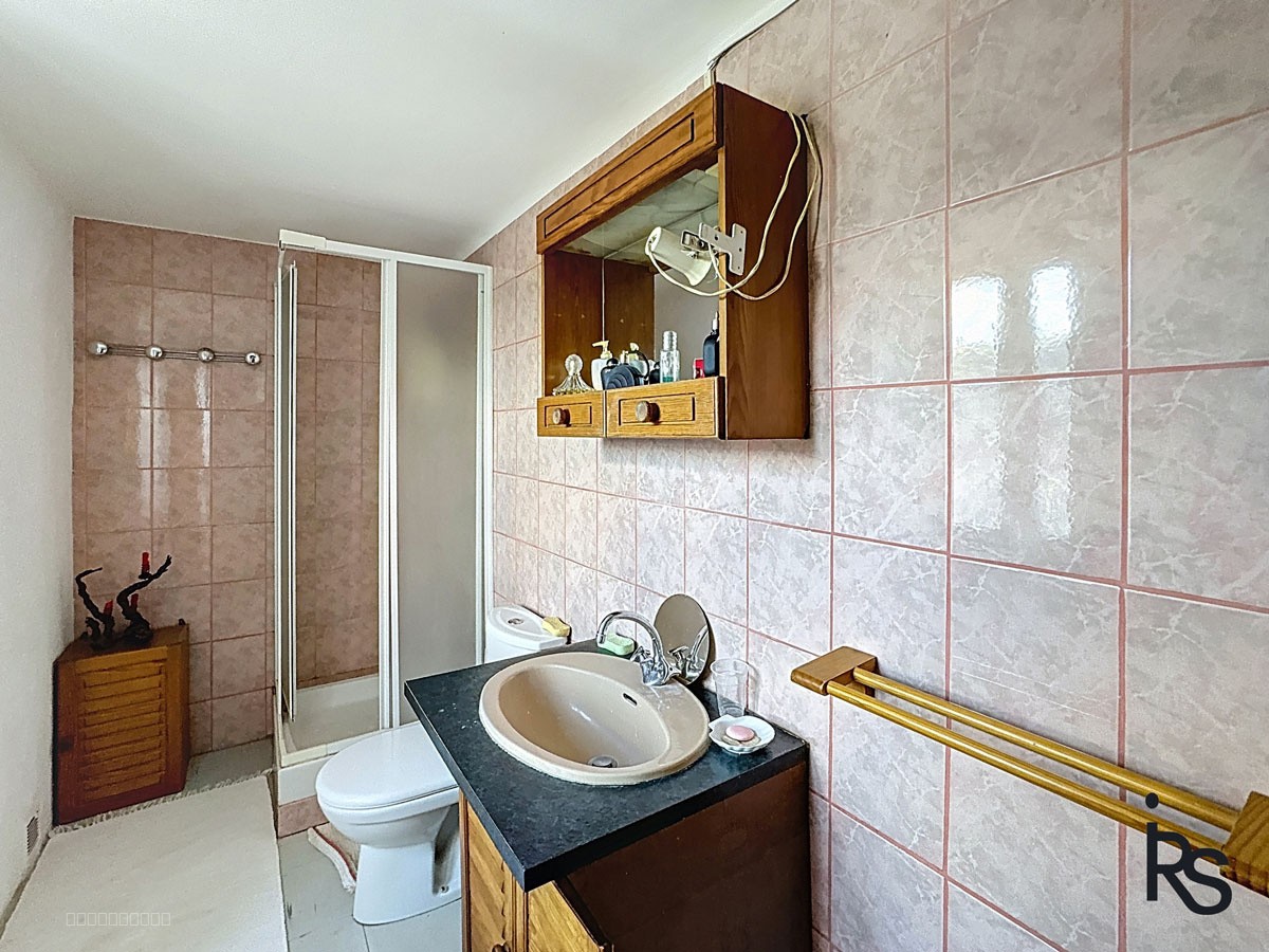 Une maison de caractère de 187 m2 habitables avec 230 m2 de dépendances aménageables, une cour et un jardin. — photo 12
