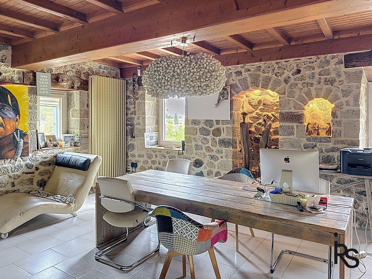 Sur les rives de la Rivière La Beaume, une propriété composée d'une habitation principale et de 8 gîtes — photo 14