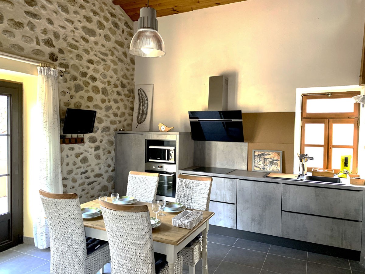 Sur les rives de la Rivière La Beaume, une propriété composée d'une habitation principale et de 8 gîtes — photo 8