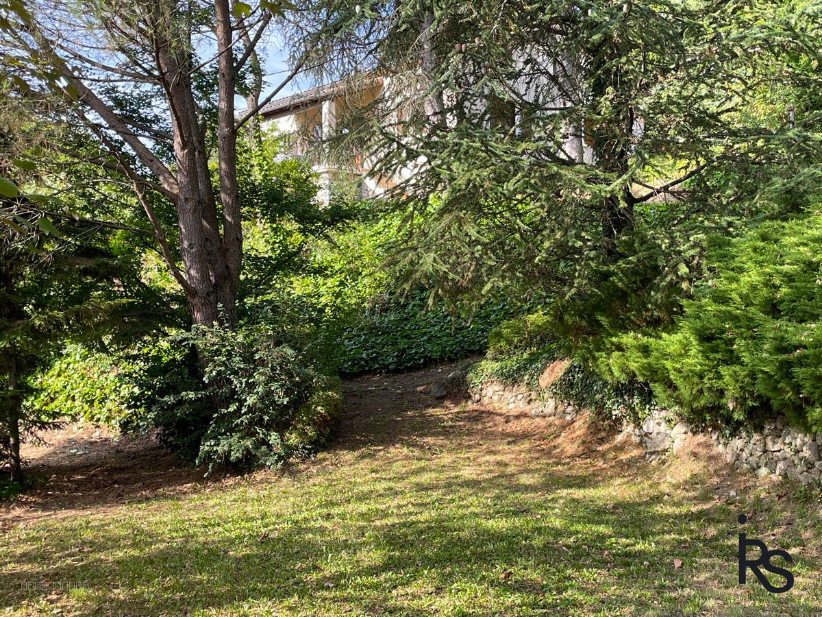 Une villa traditionnelle de 172 m2 avec une très jolie vue et 5612 m2 de terrain avec un jardin paysagé et un — photo 4