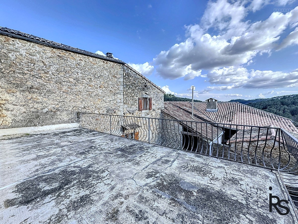 Une maison de caractère de 187 m2 habitables avec 230 m2 de dépendances aménageables, une cour et un jardin. — photo 17
