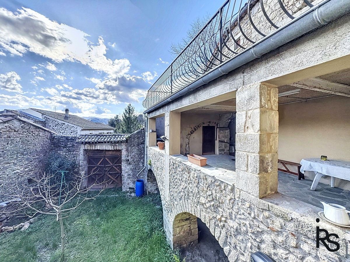 Une maison de caractère de 187 m2 habitables avec 230 m2 de dépendances aménageables, une cour et un jardin. — photo 5