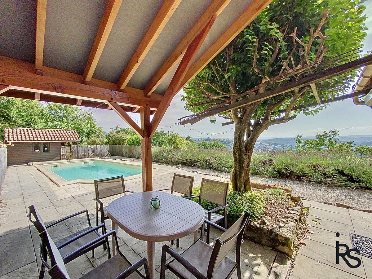 A 5 minutes d’un village avec tous les commerces, une maison de 106 m2 avec piscine et 965 m2 de terrain. — photo 6