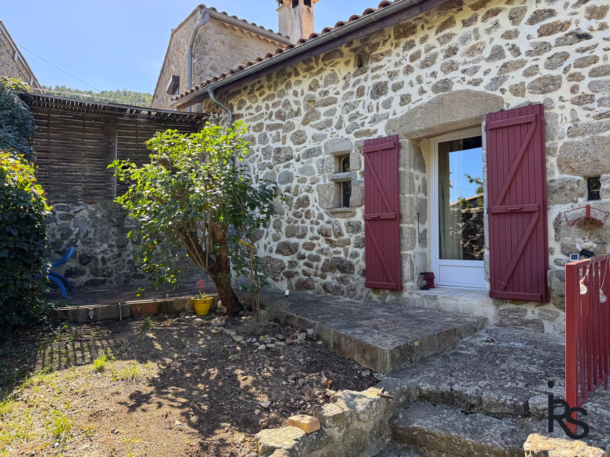 Une charmante maison en pierre sur 4 niveaux de 78 m2 avec de grandes terrasses et 267 m2 de terrain. — photo 2