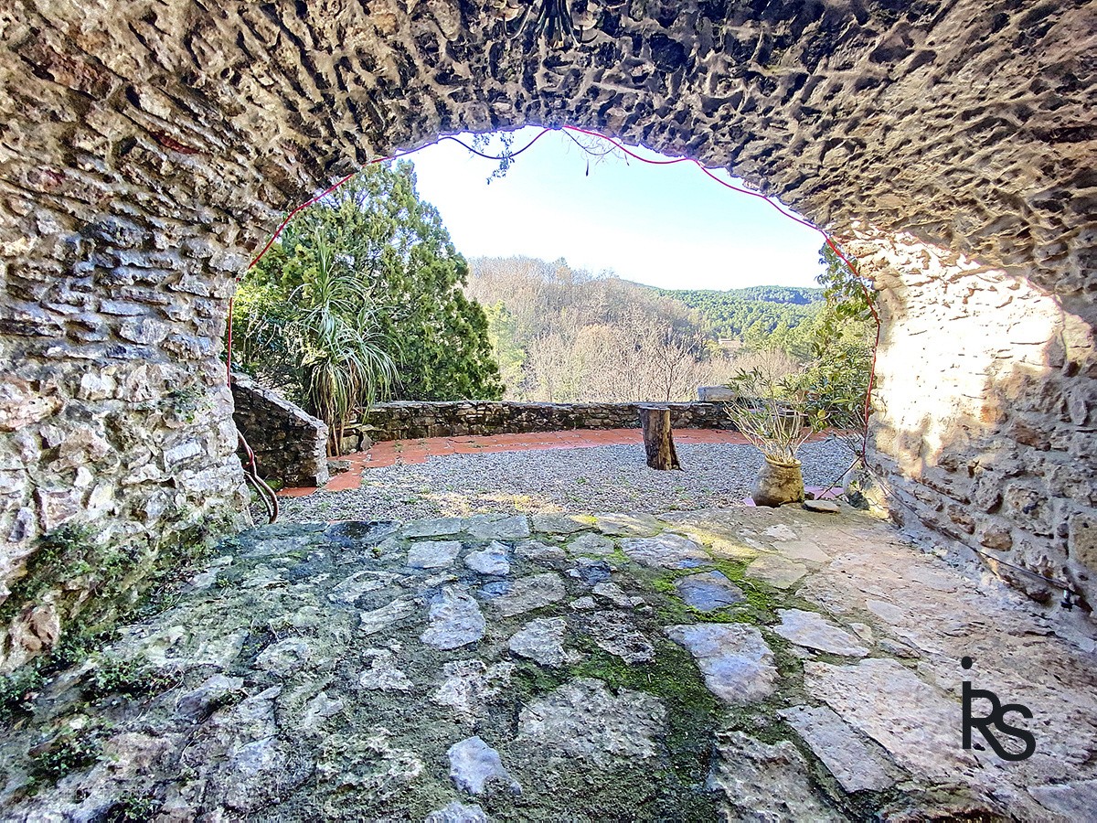 Une maison de caractère de 101 m2 habitables dans un petit hameau avec 876 m2 de jardin en terrasses — photo 8
