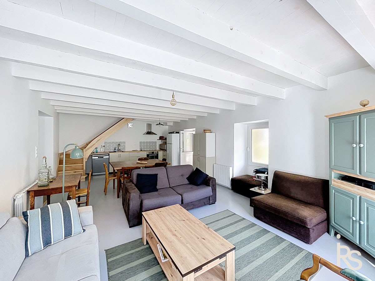 Une charmante maison en pierre de 80 m2 habitables rénovée récemment avec un jardin de 490 m2. — photo 5