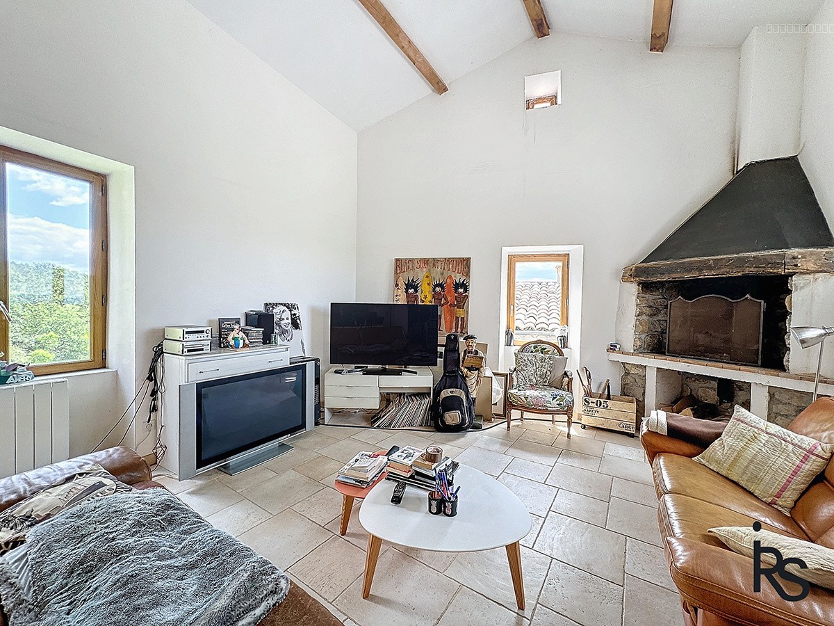 Dans un hameau typique, un ensemble immobilier de 3 maisons avec 8300 m2 de terrain et une vue splendide. — photo 15