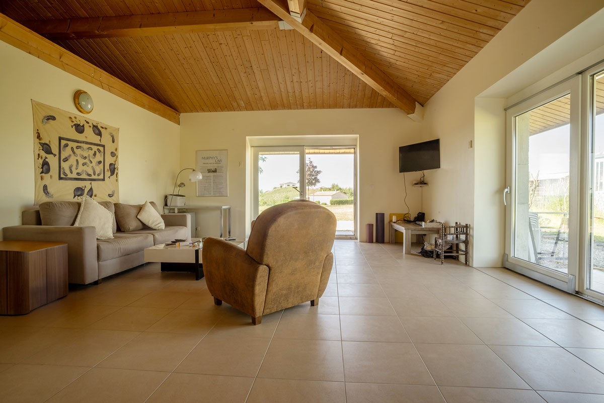 Deux maisons en pierre de 148 m2 et 104 m2, sur un terrain de 1,58 ha et une piscine avec vue panoramique. — photo 10