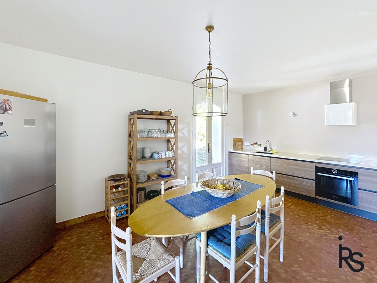 Une spacieuse villa de 267 m2 avec 5586 m2 de jardin et une piscine chauffée. — photo 7