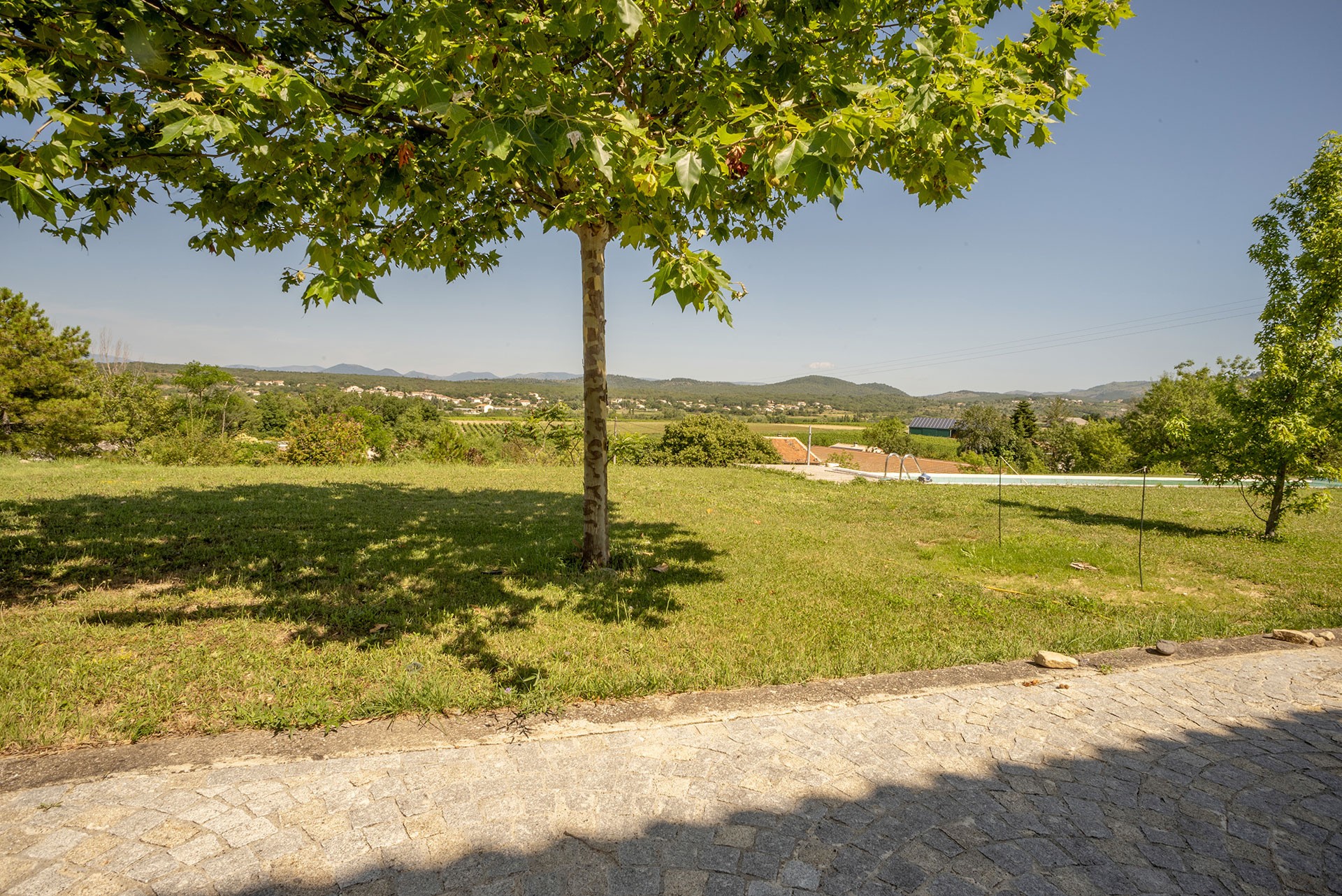 Deux maisons en pierre de 148 m2 et 104 m2, sur un terrain de 1,58 ha et une piscine avec vue panoramique. — photo 4