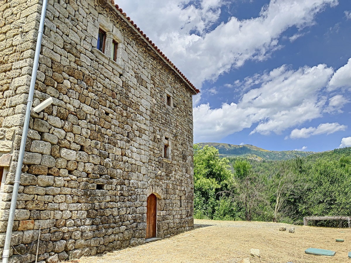Une bastide du 16ème siècle rénovée de 260 m2 hab., aménagée en 2 logements et annexes, cour intérieure, pisci — photo 6
