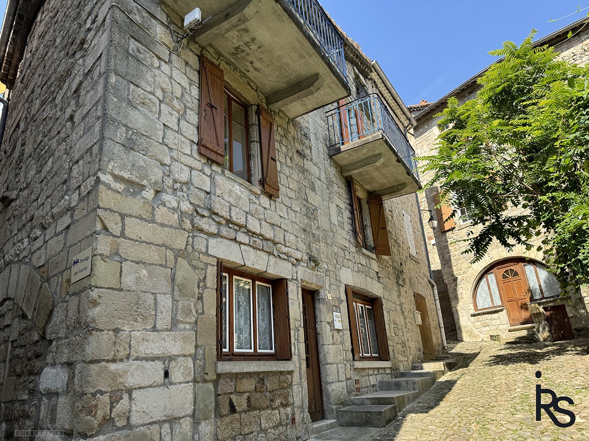 LARGENTIERE: une charmante maison de village de 86 m2 avec deux balcons, située au calme. — photo 2