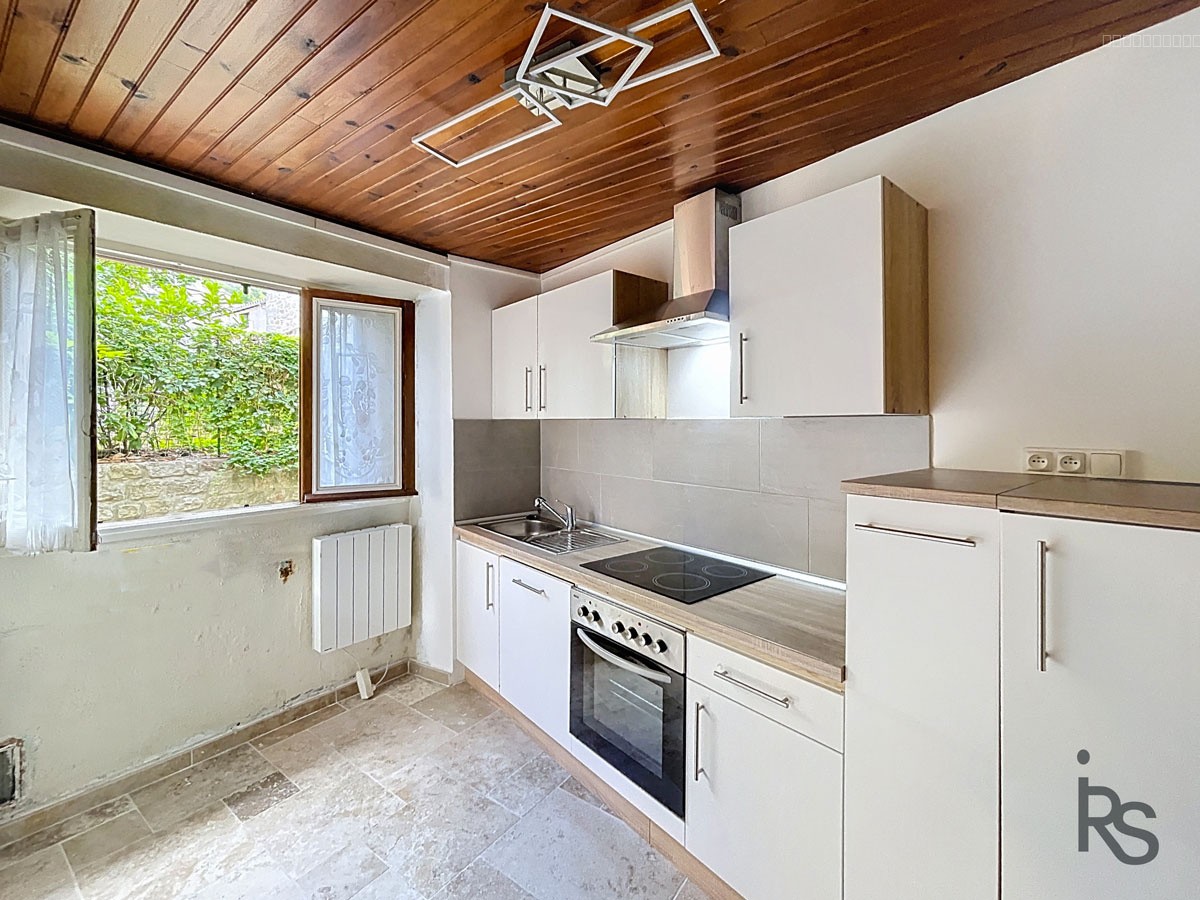 LARGENTIERE: une charmante maison de village de 86 m2 avec deux balcons, située au calme. — photo 5