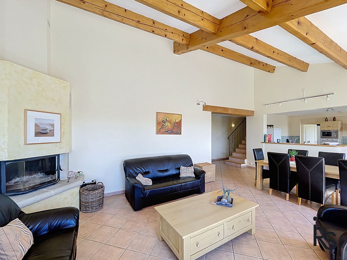 Une villa de 144 m2 habitables avec terrasse et 1138 m2 de jardin avec une belle vue sur les montagnes. — photo 6