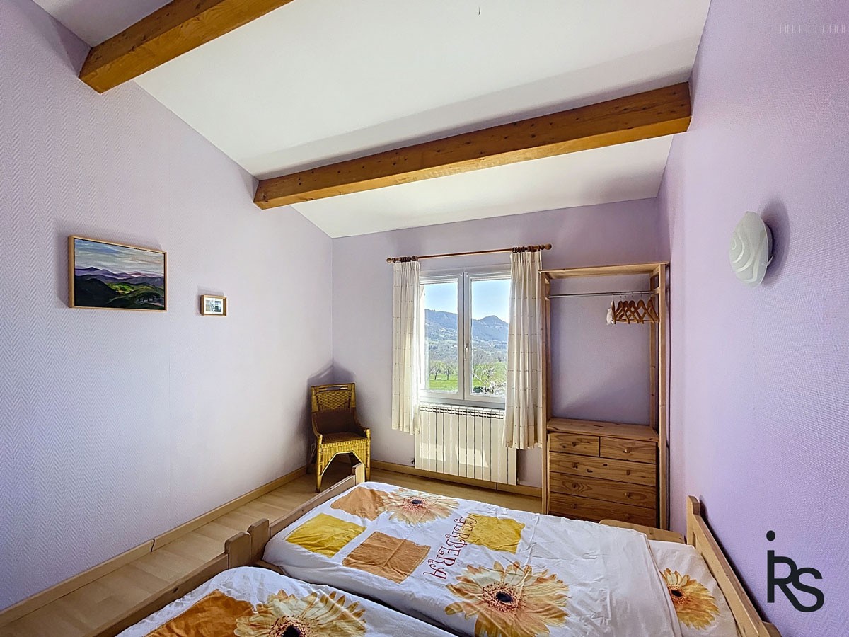 Une villa de 144 m2 habitables avec terrasse et 1138 m2 de jardin avec une belle vue sur les montagnes. — photo 11