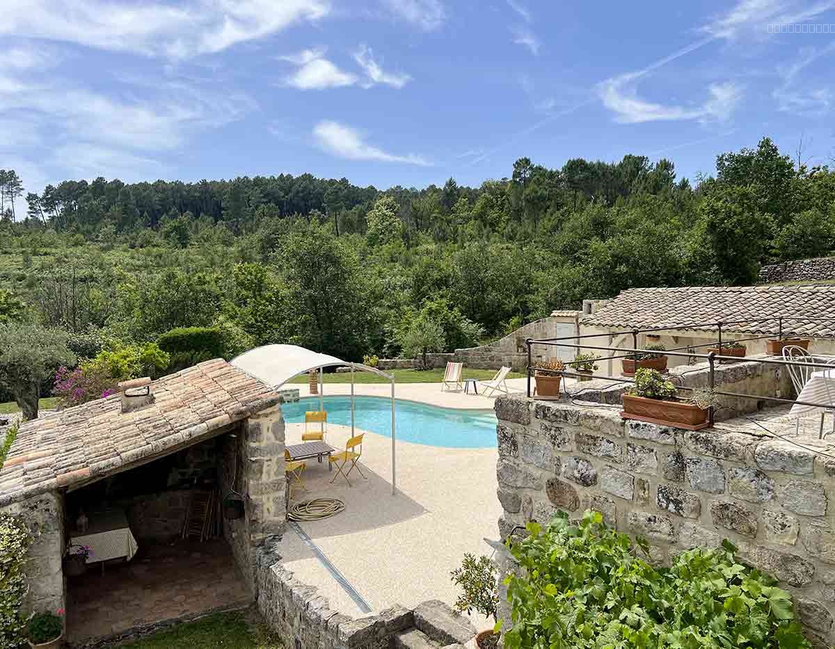 Un exceptionnel mas rénové de 196 m2 avec 1,6 ha de terrain et une piscine avec pool house. — photo 7