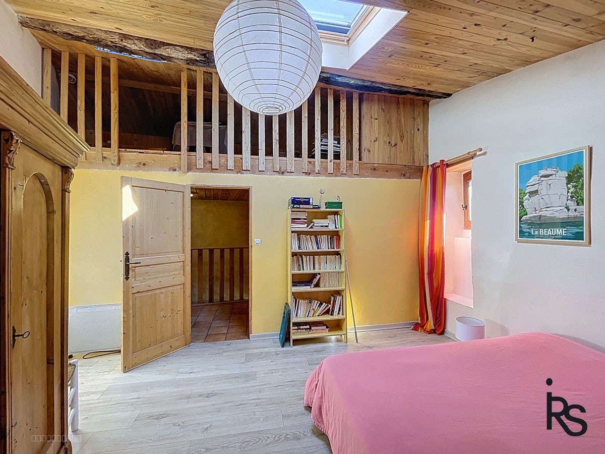 Une maison typique du 16ème siècle rénovée avec un jardin de 2455 m2. — photo 12