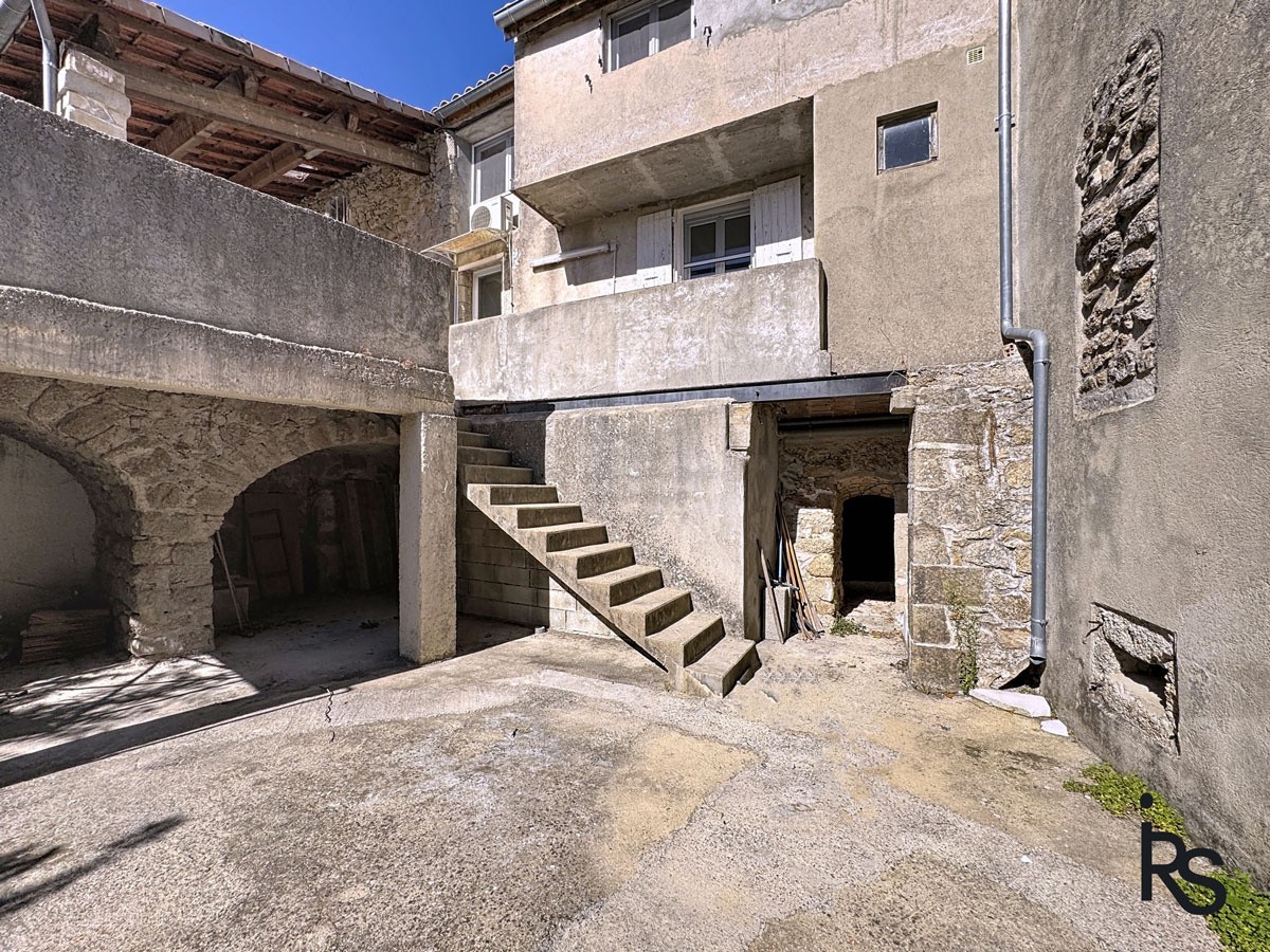 Une maison de hameau de 87 m2 habitables avec une cour et une grande terrasse — photo 2