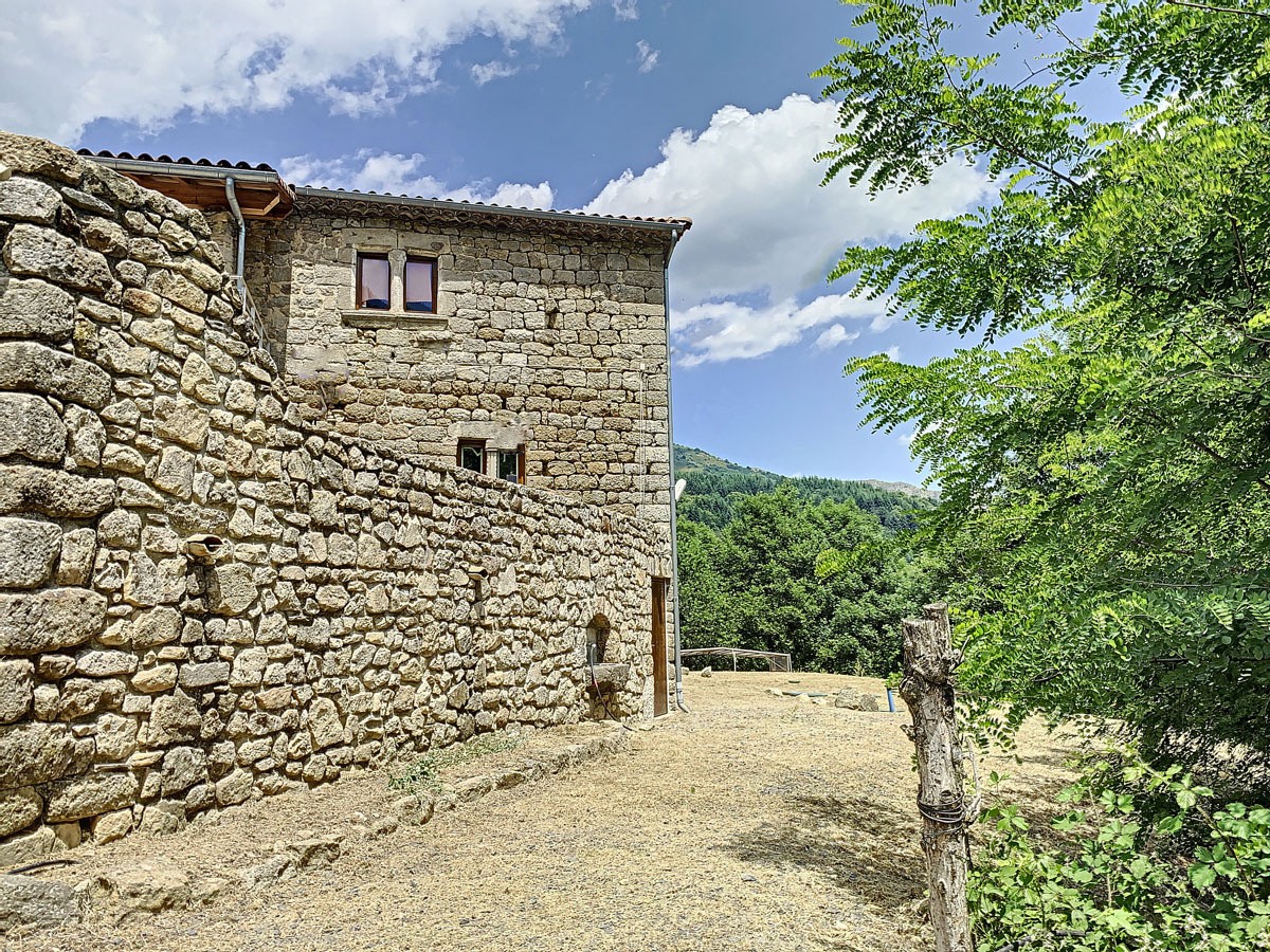 Une bastide du 16ème siècle rénovée de 260 m2 hab., aménagée en 2 logements et annexes, cour intérieure, pisci — photo 8