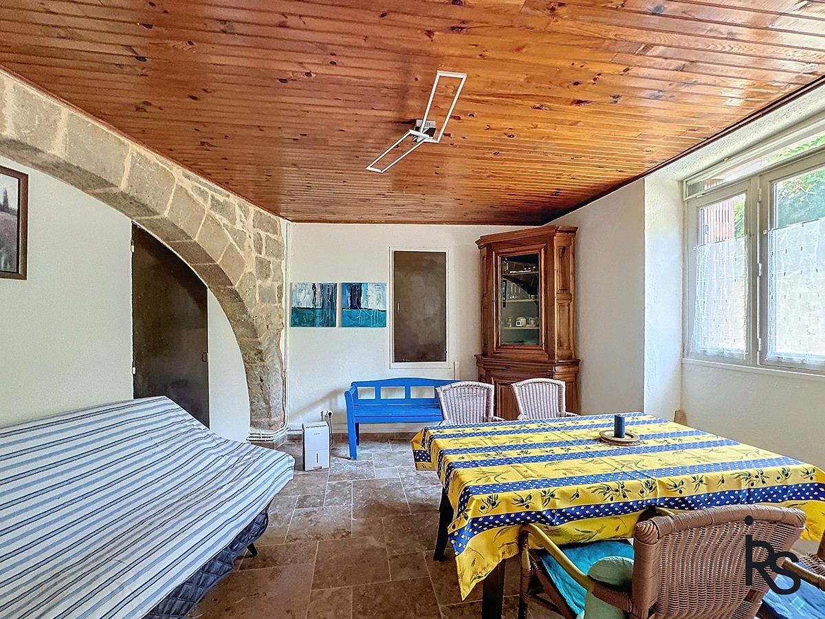 LARGENTIERE: une charmante maison de village de 86 m2 avec deux balcons, située au calme. — photo 6