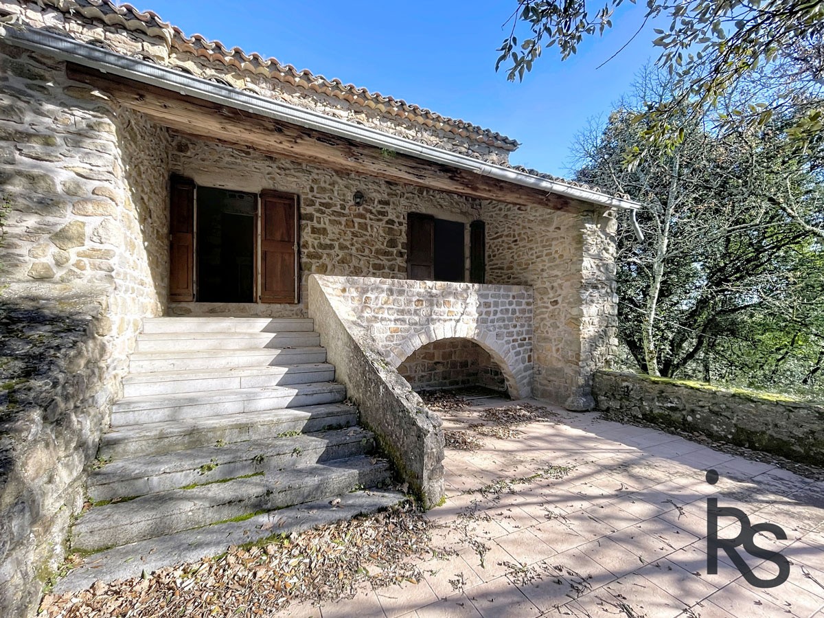 Une villa de 157 m2 avec une vue imprenable, une piscine chauffé et 2190 m2 de terrain arboré. — photo 2