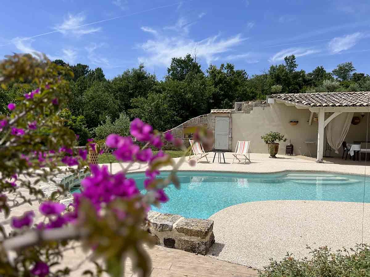 Un exceptionnel mas rénové de 196 m2 avec 1,6 ha de terrain et une piscine avec pool house. — photo 13