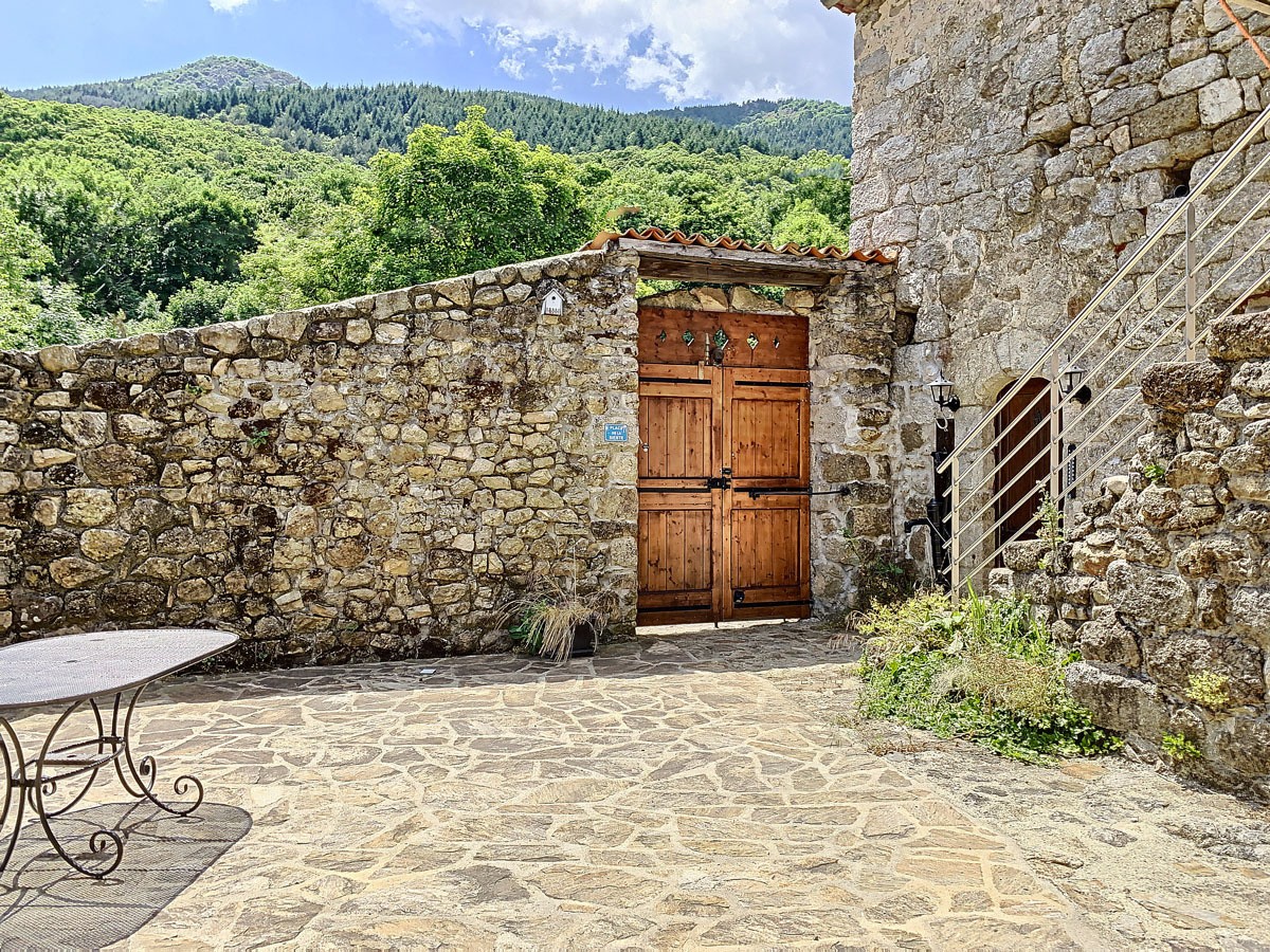 Une bastide du 16ème siècle rénovée de 260 m2 hab., aménagée en 2 logements et annexes, cour intérieure, pisci — photo 13