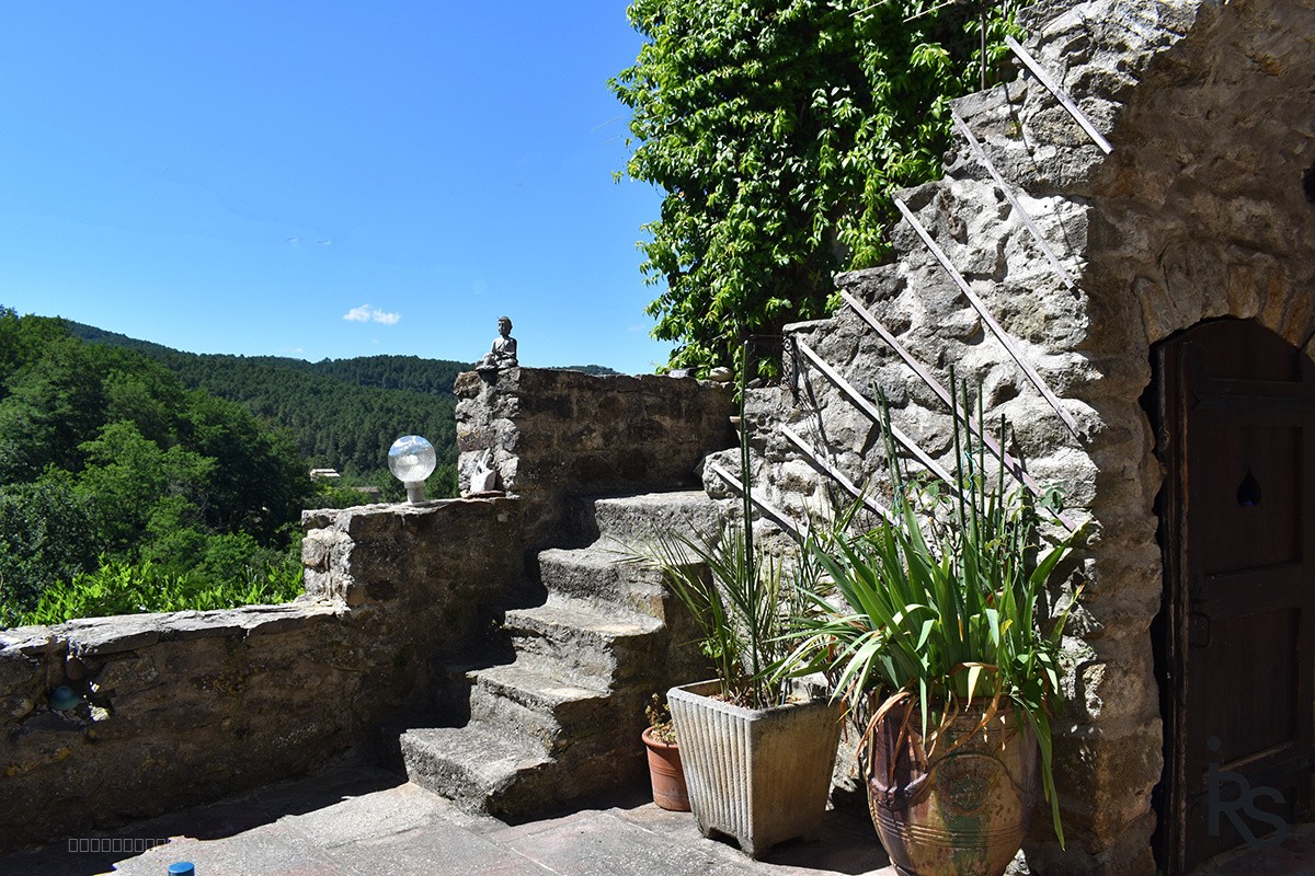 Une maison de caractère de 101 m2 habitables dans un petit hameau avec 876 m2 de jardin en terrasses — photo 4