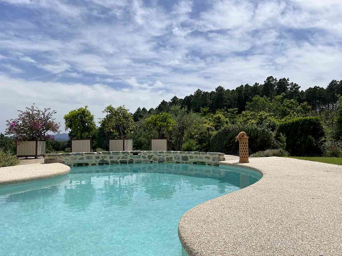 Un exceptionnel mas rénové de 196 m2 avec 1,6 ha de terrain et une piscine avec pool house. — photo 10