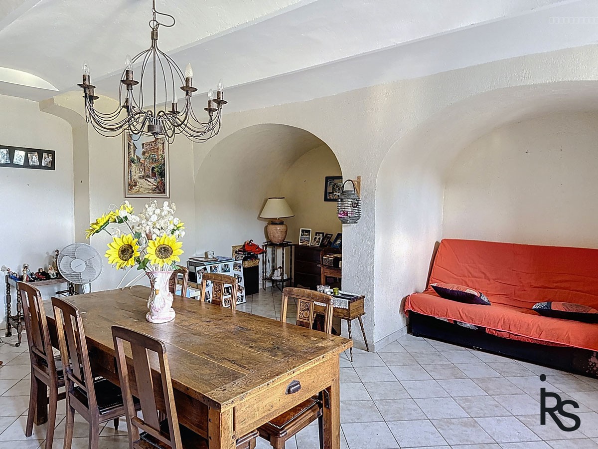 Une maison de caractère de 187 m2 habitables avec 230 m2 de dépendances aménageables, une cour et un jardin. — photo 7
