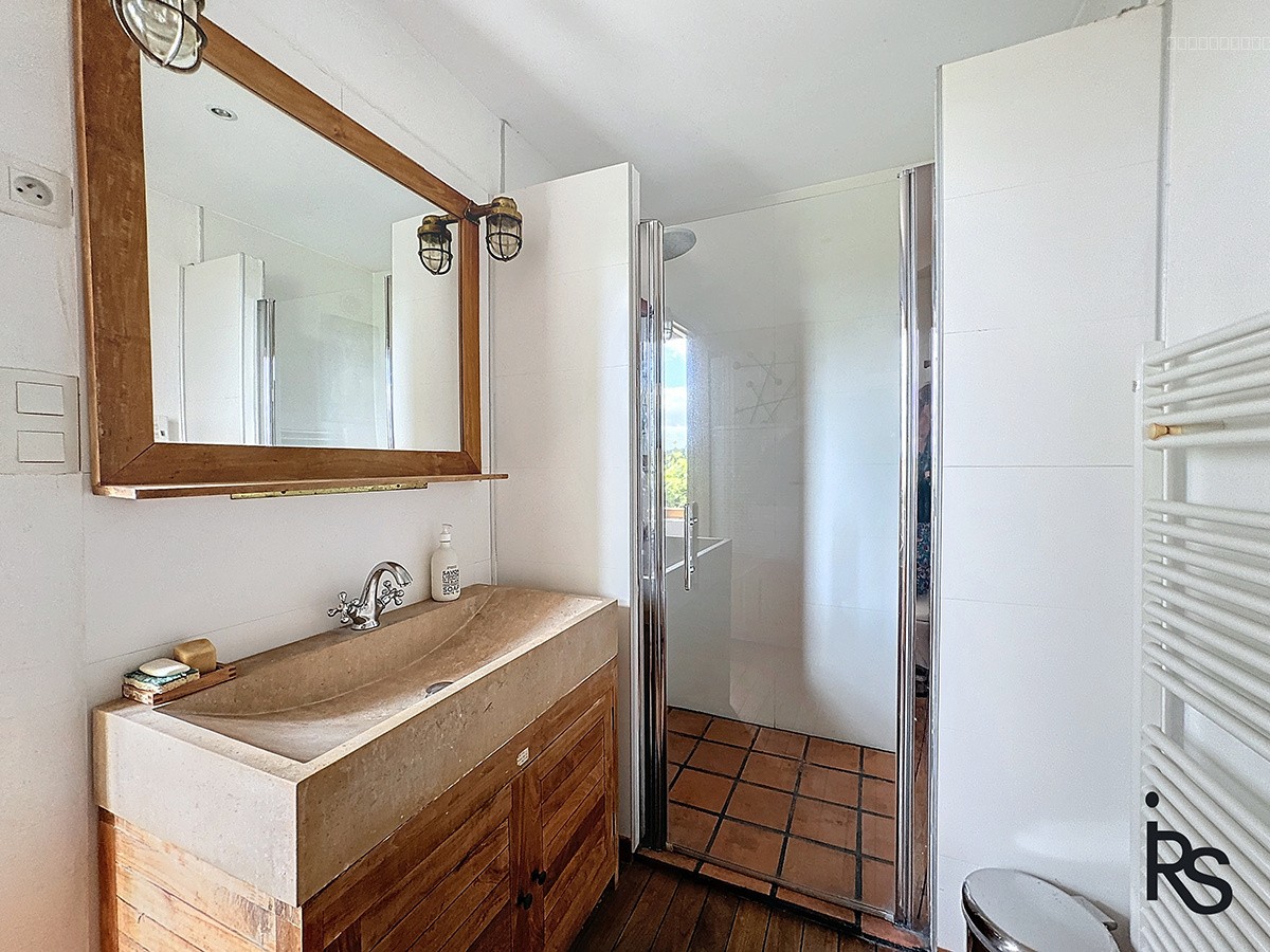 Dans un hameau typique, un ensemble immobilier de 3 maisons avec 8300 m2 de terrain et une vue splendide. — photo 19